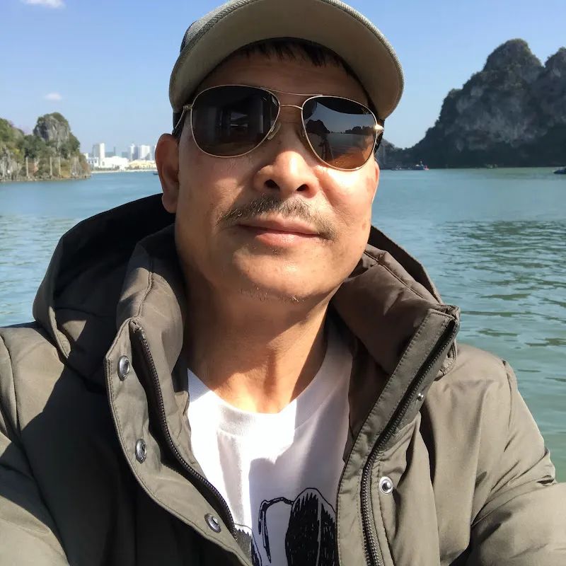 Tiến Hoàng Canada